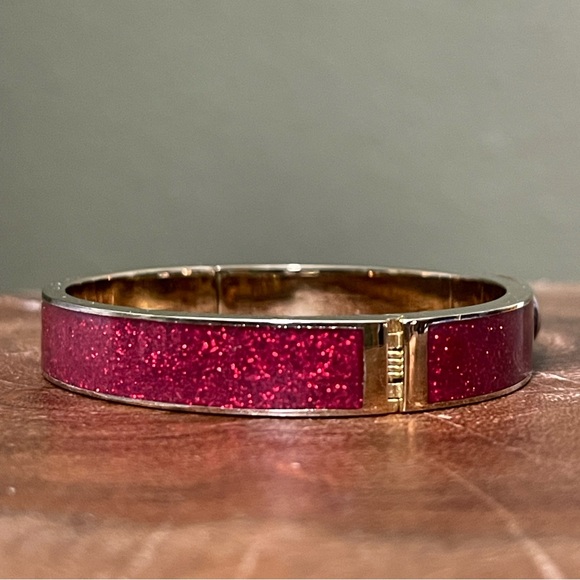 COACH SIGNATURE PUSH HINGED BANGLE RED GLITTER - Picture 9 of 15